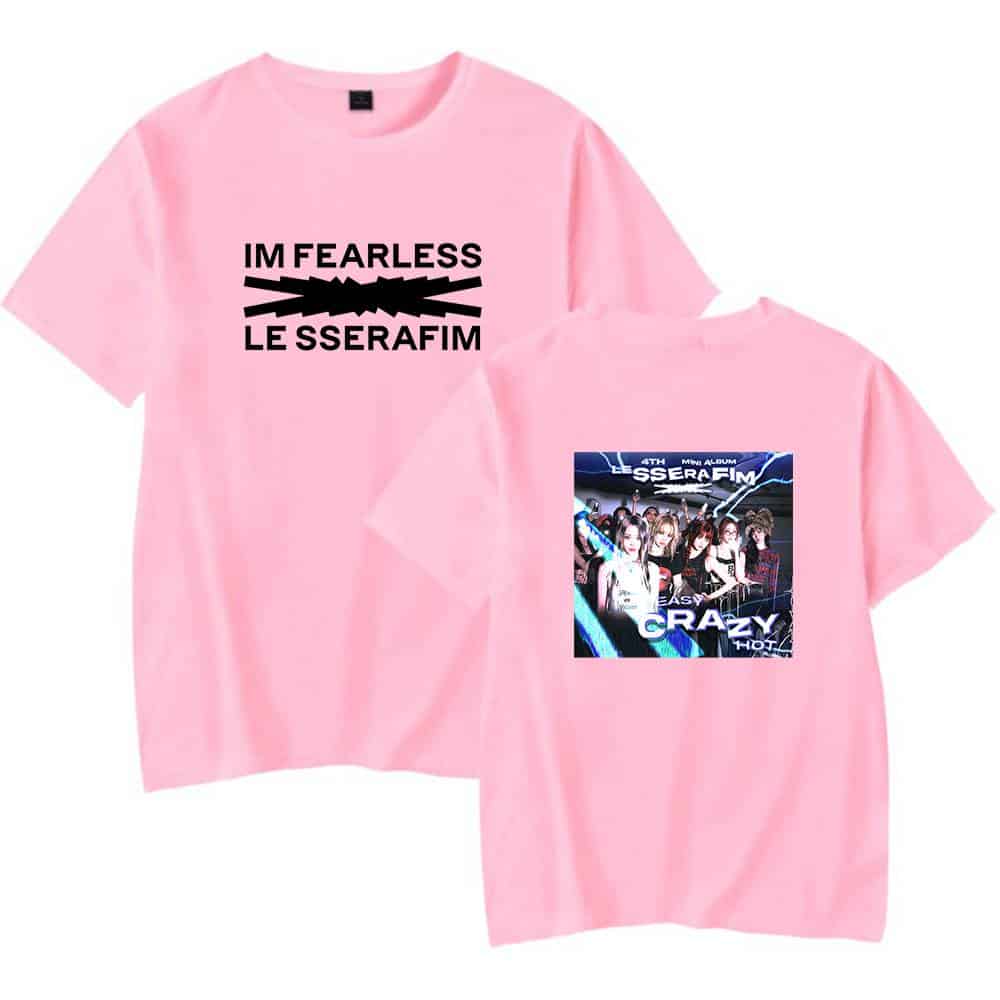 IM FEARLESS LES SERAFIM pink graphic T-shirt with a band photo and bold text design for fans.